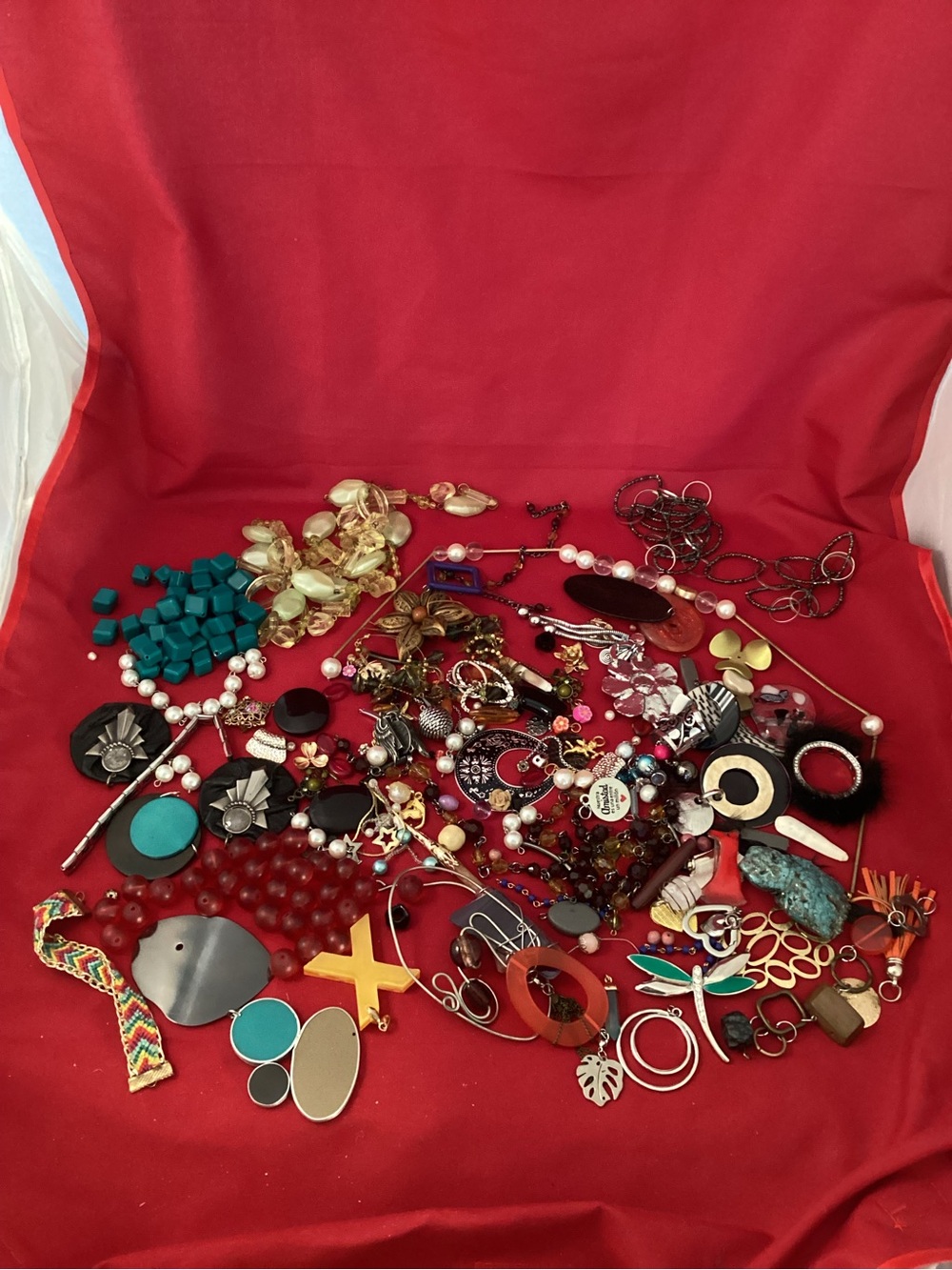 975 grams of broken jewelry parts for craft or jewelry making